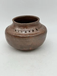 Studio Art Pottery Steinzeug kleiner Übertopf Topf rustikale Vase signiert - Bild 1 von 7