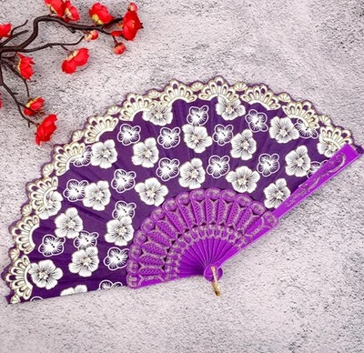 1/2X Abanico de Mano Plegable Vintage Encaje Abanico de Bambú Boda Fiesta Baile Juegos con disfraces Foto 1 de 4