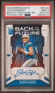Donruss Elite Justin Herbert Back To The Future 2023 automático #/49 - PSA como nuevo 9/10 - Imagen 1 de 2