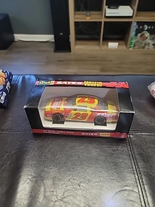 Revell 1:24 Chad Little Bayer Harris Teeter Thunderbird #23 von 1995 - Bild 1 von 5