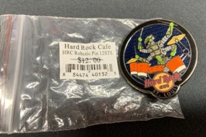 Hard Rock Cafe St. Louis Robot Robotic Drummer Pin LE 750 Drum Set Kit - Imagen 1 de 6
