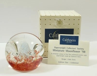 Lovely Mint in Box Caithness Collectors Society Paperweight ~ Moonflower '98 Red - Image 1 of 3