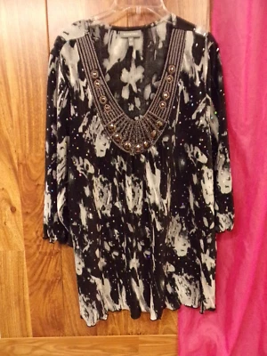 Essentials Shirt Top Blouse Womens Plus 1X Accordion Mini Pleats Beaded Gemstone - Image 1 of 4