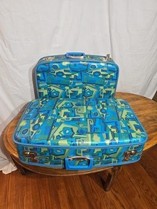 Lotto valigie mod anni 60 blu e verde geometriche retrò groovy con serratura e chiave - Foto 1 di 10