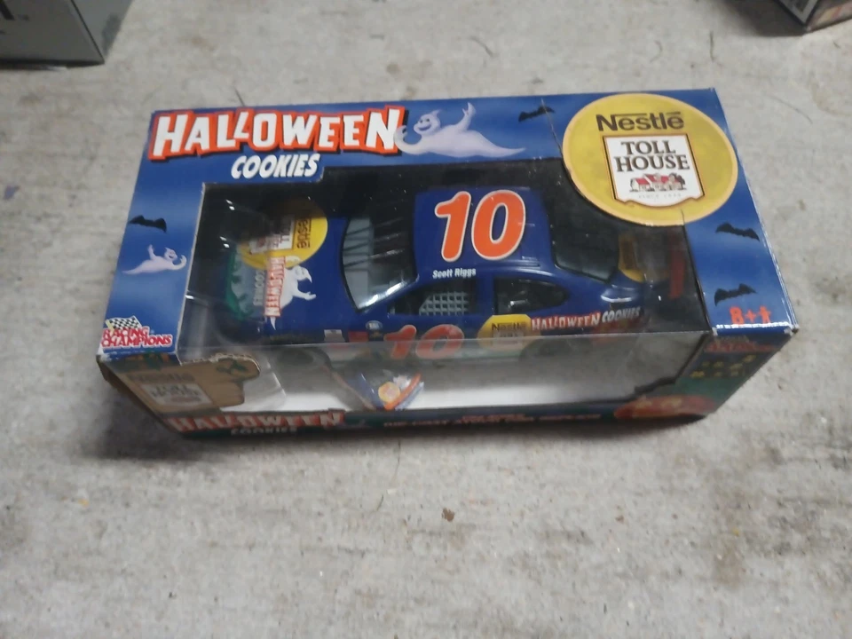 NASCAR Scott Riggs #10 Halloween Nestle Hot Wheels 1:24 Race Car RARE USA stock - Image 1 of 2