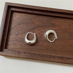 Orecchini Huggie Cerchio Minimal Chic Argento Sterling 925 Lucido Piccola Cupola Larga - Foto 1 di 5