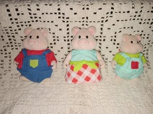 Calico Critters Pig Curlicue Family of 3 Animal Pigs Flocked Woodzeez - Picture 1 of 2