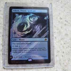 MTG UTHROS, TITANIC GODCORE LÁMINA PRE LANZAMIENTO - Imagen 1 de 1