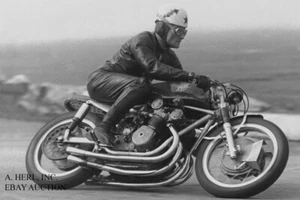 MV Agusta 500cc 4-cylinder factory racer & Bandirola –testing Monza 1951 – photo - Picture 1 of 1