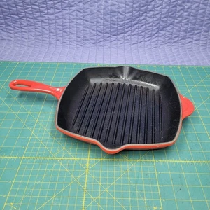 LE CREUSET Square Skillet Grill Pan 26 Cast Iron Enamel Cerise Red France - Picture 1 of 6