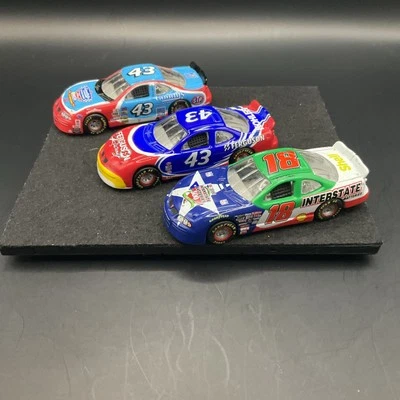 Baterías interestatales 1#18 y autos NASCAR Revell 2#43 Ferguson, Goodys 1996 1/64  Foto 1 de 2