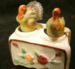 Vintage Colorful Ceramic Nodded Turkey Salt &Pepper Shakers - Picture 1 of 11