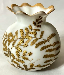 Rare Antique Mt. Washington Crown Milano Art Glass Vase Gold Fern Leaf Pattern - Picture 1 of 5