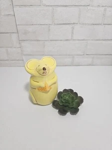 Vtg Ceramic Mouse Holding Cheese Wedge Parmesan Cheese Shaker Kitchen Decor - Imagen 1 de 8