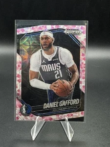 2024-25 Panini Prizm Black Set Base Fiore di Ciliegio #241 Daniel Gafford 1/20 SSP - Foto 1 di 2