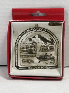 Adorno de Navidad de latón chapado en oro 24k Skagway Alaska - Imagen 1 de 5
