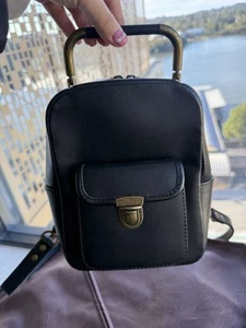 💗Pre-owned Beara Beara Yoyo Small Special Leather Zip Backpack/Versatile!! - Picture 1 of 22