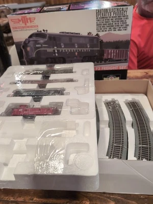 MTH 81-4002-1 HO Pennsylvania F-3 Diesel R-T-R Freight Train Partial Set - Image 1 of 4