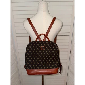 Dooney & Bourke Rucksack braun Monogramm beschichtet Canvas Lederbesatz kleine Handtasche - Bild 1 von 13