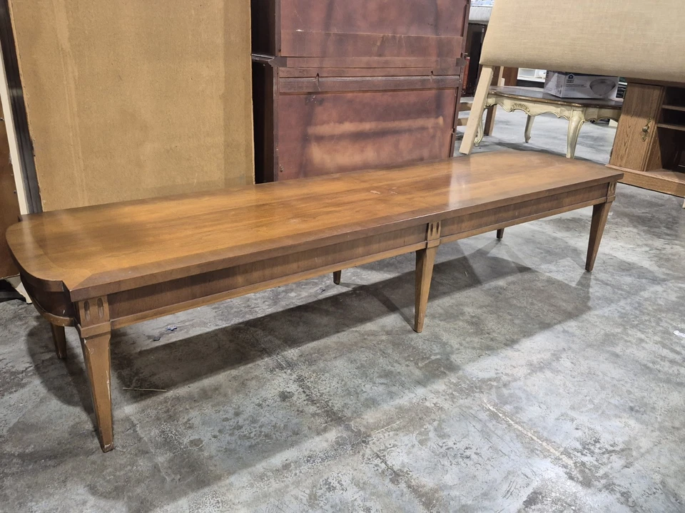 Lane Altavista Va. Mesa de centro Mid Century extra larga de nogal  Foto 1 de 4