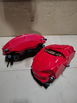 Par de pinzas de freno delanteras rojas para Audi A5 2024 OEM 9 k millas  Foto 1 de 4