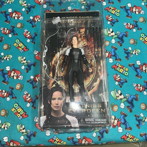 The Hunger Games Catching Fire Katniss Everdeen Action Figure NECA Factory Seal Cover