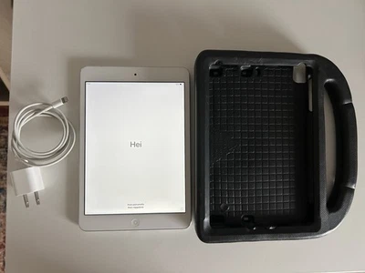 Apple iPad Mini 2 A1489 16 GB, Wi-Fi, 7.9 in Silver/White - Image 1 of 3