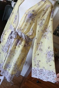 Schöner mittelgroßer Gianni Bini Damen gelb Blumen transparent Frühling Romantik Morgenmantel - Bild 1 von 7