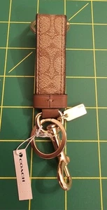 Portachiavi Coach Marrone Firmato TRIGGER SNAP Turnlock Valet Borsa Charm - Foto 1 di 5