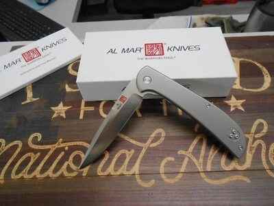 Cuchillo Al Mar Ultraligero Titanio Águila Aleta Borde Liso Hoja D2 AMK4116 Foto 1 de 4