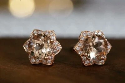 Brincos redondos de 3 quilates criados em laboratório com halo de morganita de pêssego folheados a ouro rosa 14K - Imagem 1 de 4