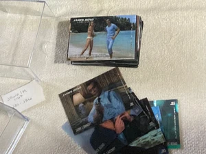 Rittenhouse James Bond 2008 base en movimiento 1-63 + Chase JB1-JB6 lenticular casi nuevo - Imagen 1 de 5