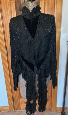 Jaqueta antiga vitoriana de renda com miçangas veludo preto luto gola alta - Imagem 1 de 4