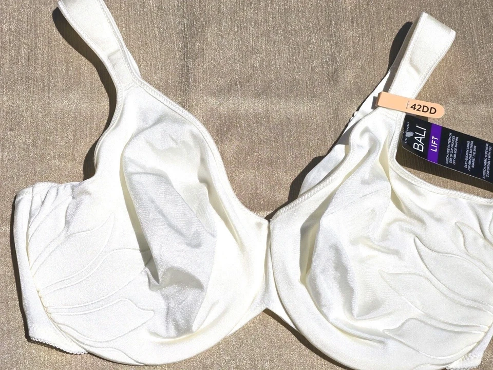 Bali Live it Up Underwire Bra 34DD Seamless Women 3353 smooth lined cream