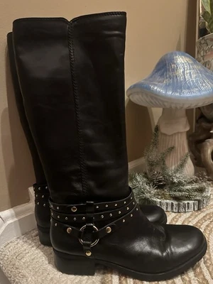 Bota Nine West Whatifo couro preto altura do joelho motociclista/ciclista tamanho 10 - Imagem 1 de 4