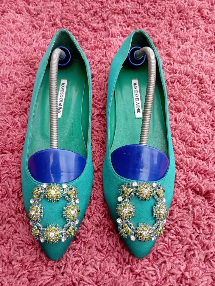 Manolo Blahnik Cristal Adornado Hangasi Sedoso Satinado Verde Hebilla Clásica Plana Foto 1 de 4