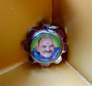 Saint Neeb Karoli Baba Maharaj Pendant Hindu Deity Lord Hanuman Kainchi Dham - Picture 1 of 7