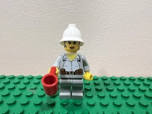 LEGO Alexis Sanister Minifigure Adventurers Dino Island 5955 5974 Mismatch Piece - Picture 1 of 4