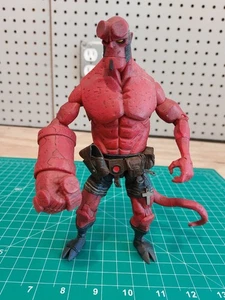 Mezco Toyz Hellboy Comic Book Series 1 Hellboy Closed Mouth Variant Incomplete - Picture 1 of 5