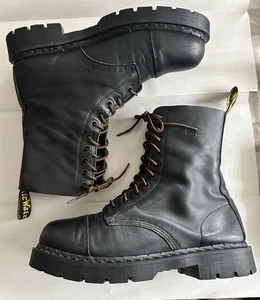 Dr. Martens 8267 Herren Größe 11 US Schwarz Leder Kappe Zehe 10 Ösen Arbeitsstiefel 10934 - Bild 1 von 13