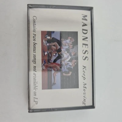 Madness - Keep Moving - Cassette Tape - Sealed - 1984 - 2 Songs not on LP - Imagem 1 de 4