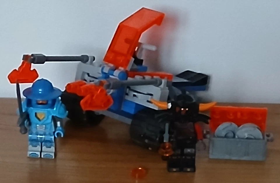 Lego NEXO KNIGHTS Ref : 70310 - Pistolet de Combat Knighton - (Complet) - Photo 1/4