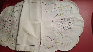 Oval HM Leinen bestickt gehäkelt Läufer Kommode Schal 13 1/2" x 38 1/2" Vintage - Bild 1 von 5