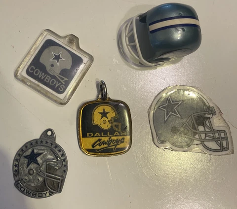 Dallas Cowboys Collectible Keyring And Magnet Lit Of 5 Cover