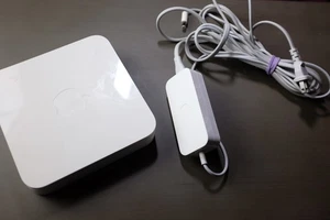 Apple Wireless A1354 AirPort Express Wi-Fi Router Base Station Extreme w/ Power - Picture 1 of 6