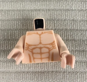 LEGO Minifigure Torso Petto Nudo con Muscoli Contorno Modello Dettagliato Caucasico - Foto 1 di 3
