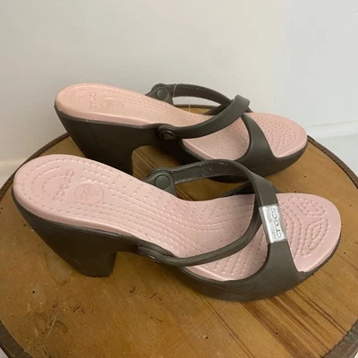 Sandalias de cuña Crocs Cyprus chocolate algodón caramelo para mujer talla 7 Foto 1 de 4
