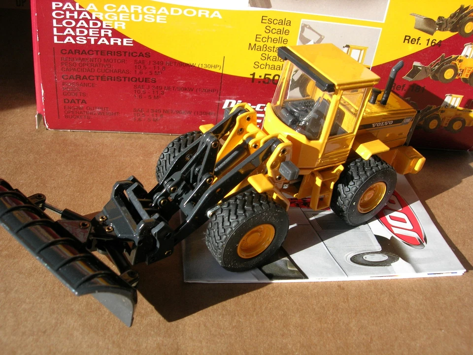 1/50 ENGIN TP CHARGEUSE VOLVO L 70 C avec lame JOAL164 - Photo 1/1