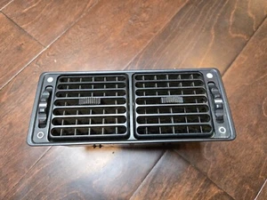 82-88 BMW E28 528e 535i 533i M5 Center Dash Vent Assembly 1367588 OEM - Picture 1 of 5