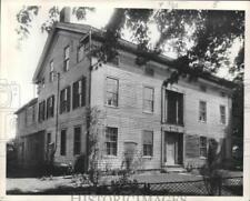 1937 Press Photo Exterior view of home in Okauchee, Wisconsin - mjx41116